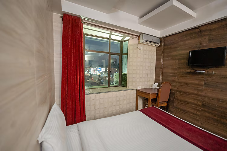 Room thumbnail 1