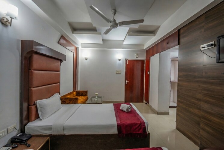 Room thumbnail 2